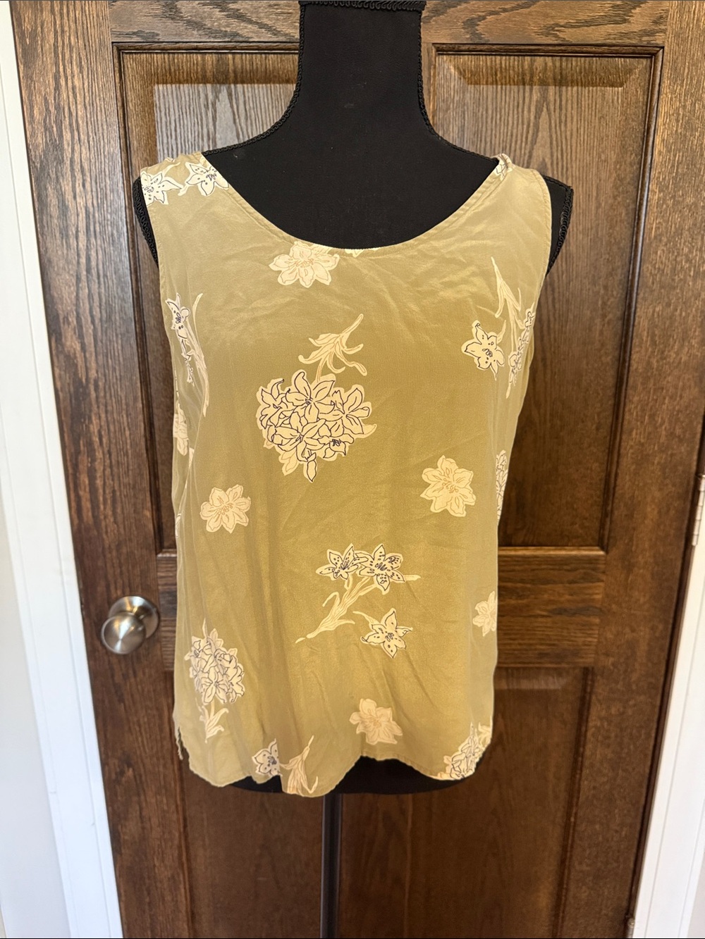 Halston 100% Silk Sleeveless Floral Tank Top in Khaki Beige Ivory Medium